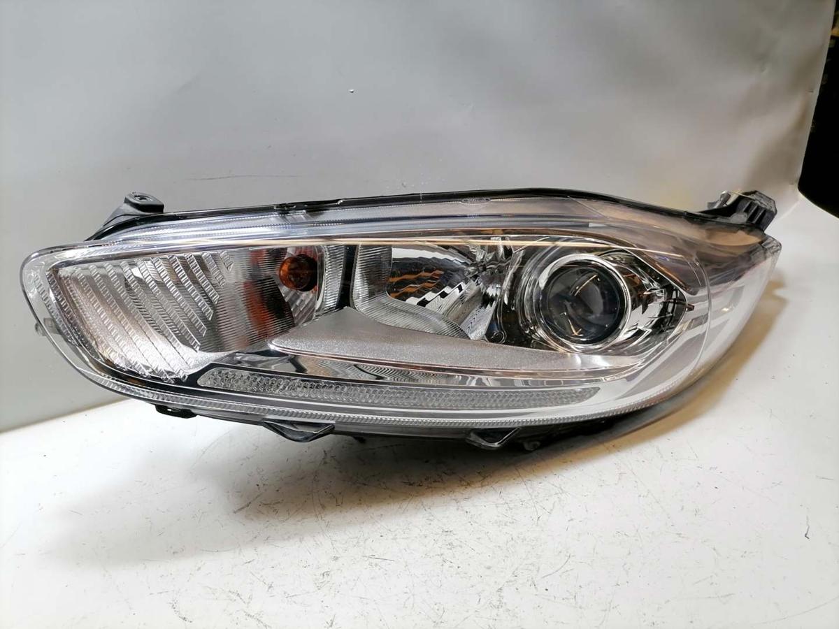 Ford Fiesta original Scheinwerfer vorn links Halogen mit LED Tagfahrlicht Bj.2016